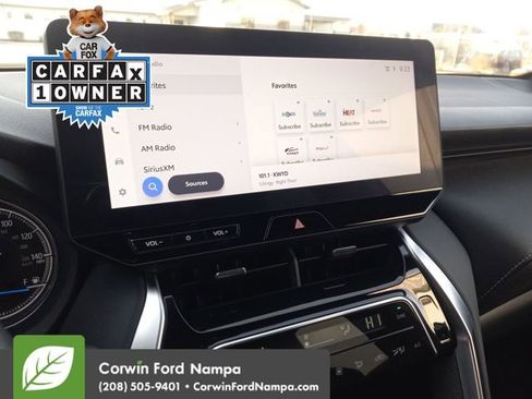 Used 2023 Toyota Venza XLE image 16