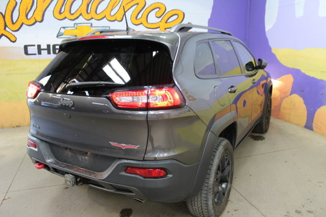 Used 2018 Jeep Cherokee Trailhawk w/ Comfort & Convenience Group AWD/4WD image 8