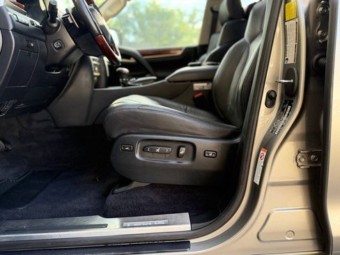 Used 2017 Lexus LX 570 4WD w/ Luxury Package image 49
