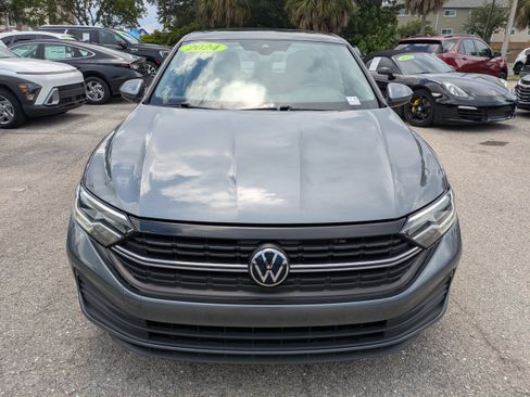 Used 2024 Volkswagen Jetta SE w/ Panoramic Sunroof Package FWD image 3