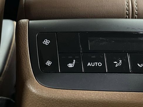 Used 2023 Nissan Pathfinder Platinum image 36