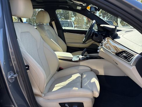 Certified 2023 BMW 530e xDrive w/ Premium Package image 33