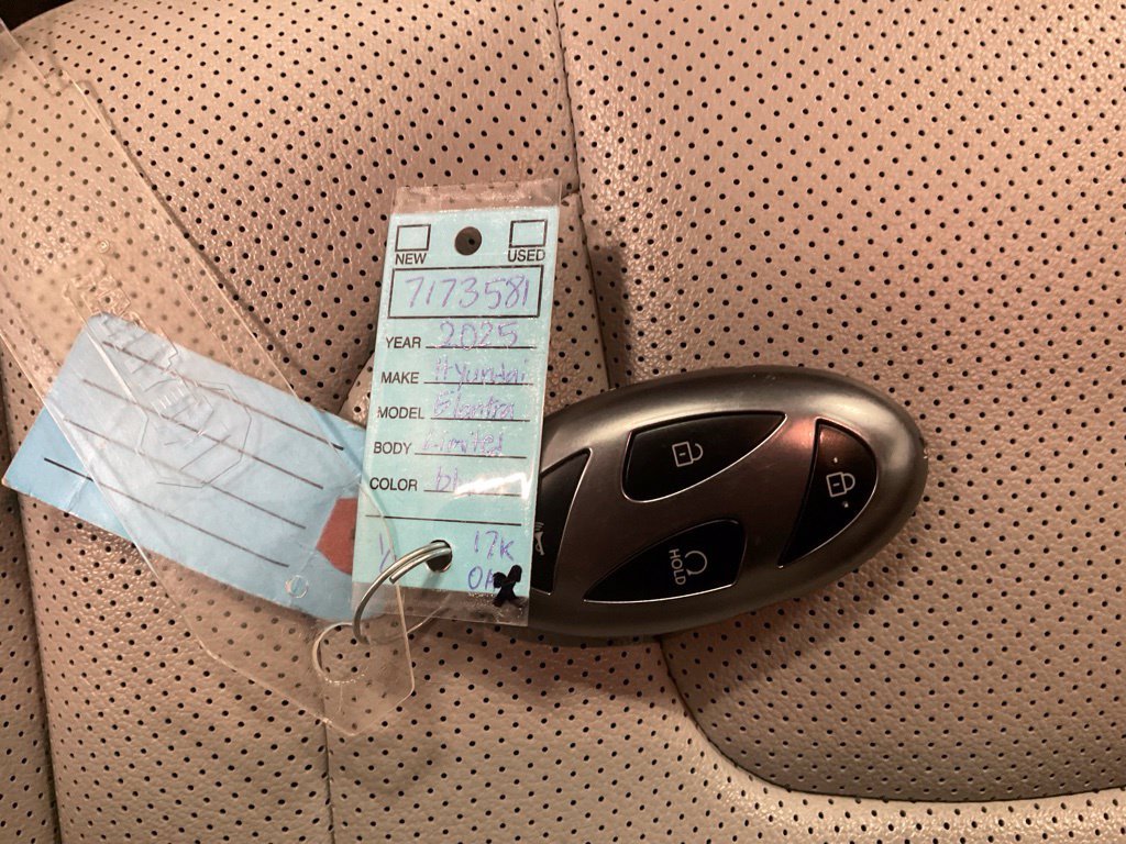 Used 2025 Hyundai Elantra Limited FWD image 34