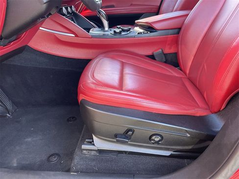 Used 2019 Alfa Romeo Stelvio image 18