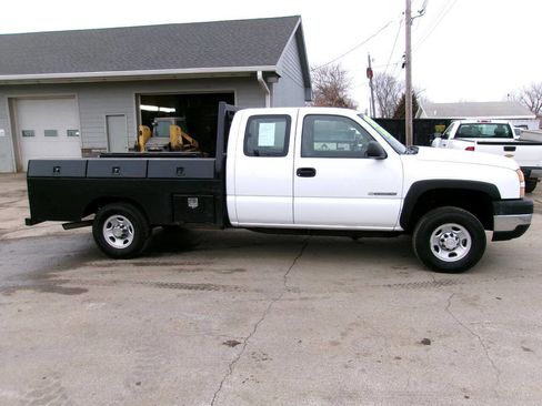 Used 2006 Chevrolet Silverado 2500 W/T w/ Skid Plate Package image 5