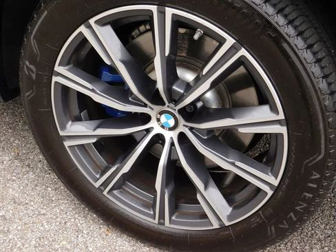 Used 2021 BMW X5 M50i w/ Premium Package image 11