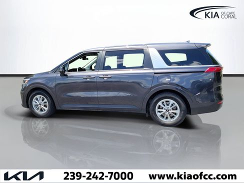Used 2024 Kia Carnival LX FWD image 4