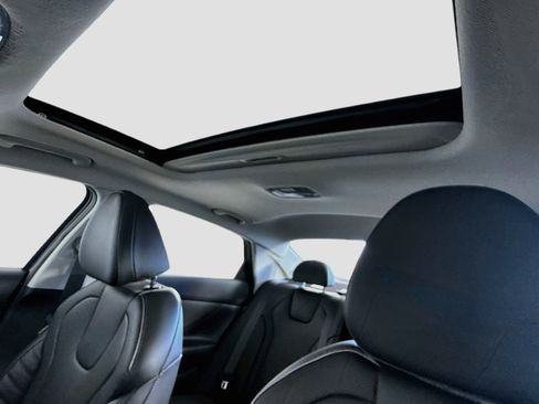 Used 2025 Hyundai Elantra Limited FWD image 24
