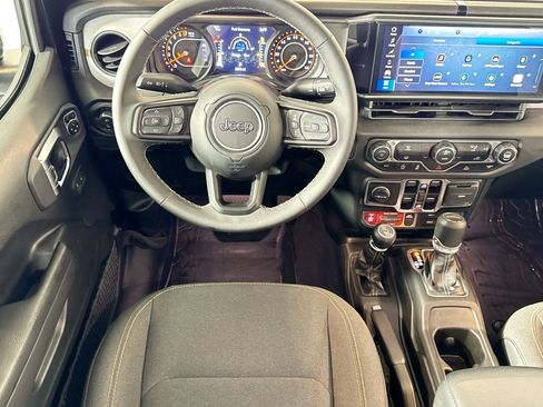 Used 2025 Jeep Gladiator Sport image 20