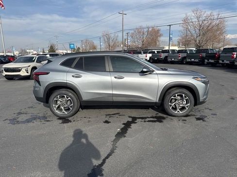 New 2026 Chevrolet Trax LT w/ Driver Confidence Package FWD image 8