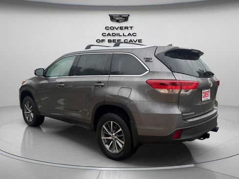 Used 2019 Toyota Highlander XLE image 6