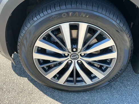 Certified 2022 Nissan Pathfinder Platinum w/ Cargo Package AWD/4WD image 7