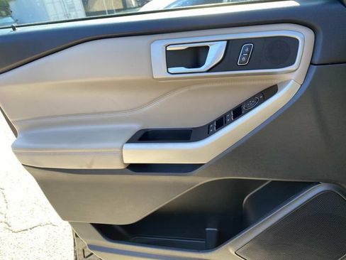 Used 2022 Ford Explorer XLT w/ Equipment Group 202A AWD/4WD image 20