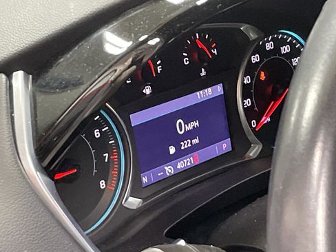 Used 2021 Chevrolet Traverse LT image 11