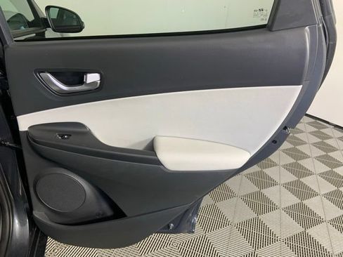Used 2022 Hyundai Kona Limited AWD/4WD image 11