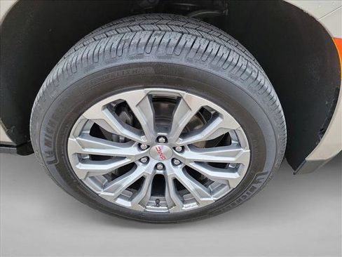 Used 2021 GMC Yukon Denali w/ Denali Ultimate Package AWD/4WD image 10