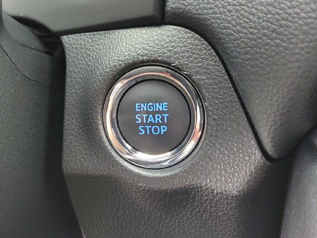Used 2019 Toyota RAV4 XLE FWD image 32