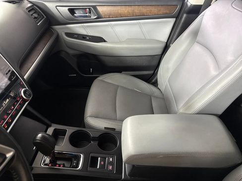 Used 2018 Subaru Outback 3.6R Limited AWD/4WD image 18