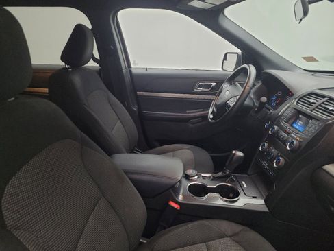 Used 2019 Ford Explorer XLT AWD/4WD image 21