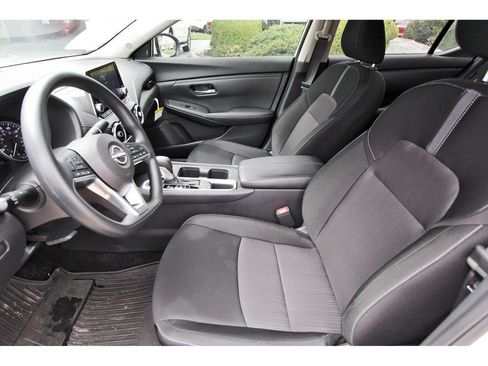 Certified 2025 Nissan Sentra SV FWD image 6