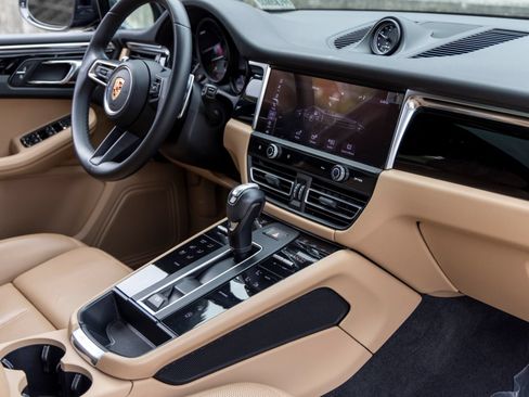 Certified 2023 Porsche Macan AWD/4WD image 61