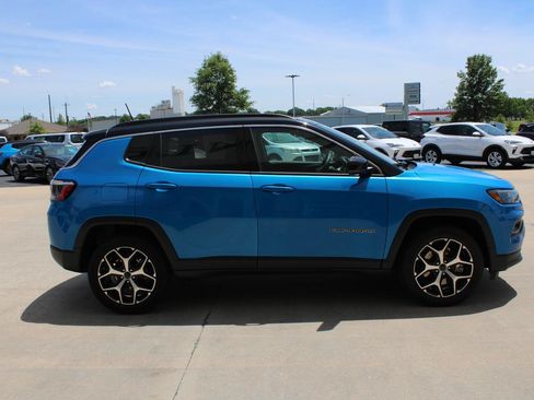 Certified 2025 Jeep Compass Limited AWD/4WD image 6