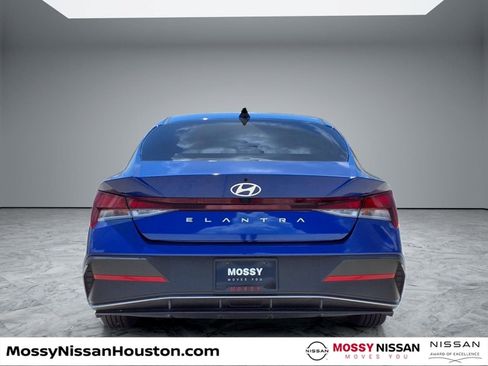 Used 2024 Hyundai Elantra SEL FWD image 6