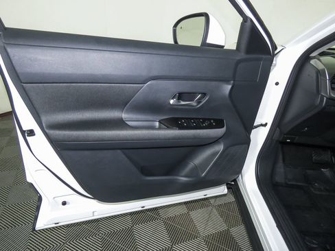 Certified 2025 Nissan Kicks SV w/ Charging Package image 37