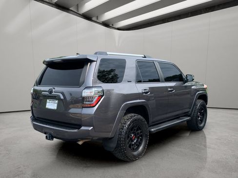 Used 2022 Toyota 4Runner SR5 Premium w/ Moonroof Package AWD/4WD image 5