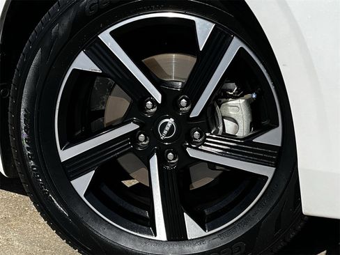 Used 2024 Nissan Sentra SV image 28