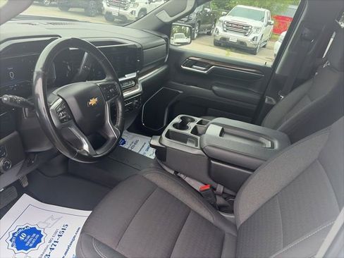Used 2024 Chevrolet Silverado 1500 LT AWD/4WD image 16