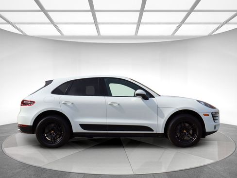 Used 2018 Porsche Macan AWD/4WD image 4