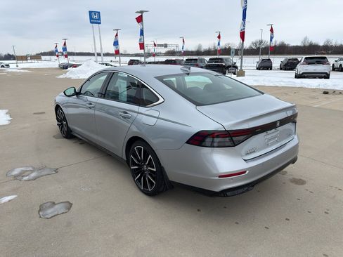 Used 2024 Honda Accord Touring image 7