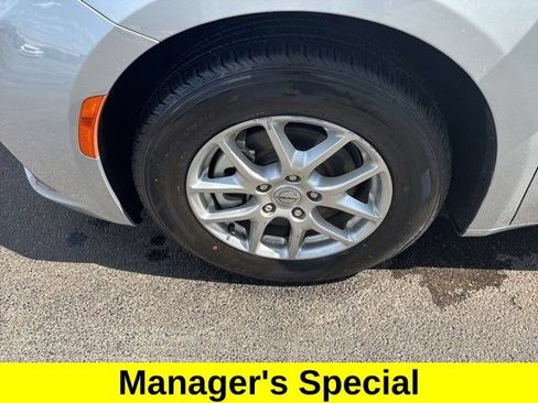 Used 2024 Chrysler Pacifica Touring-L FWD image 44