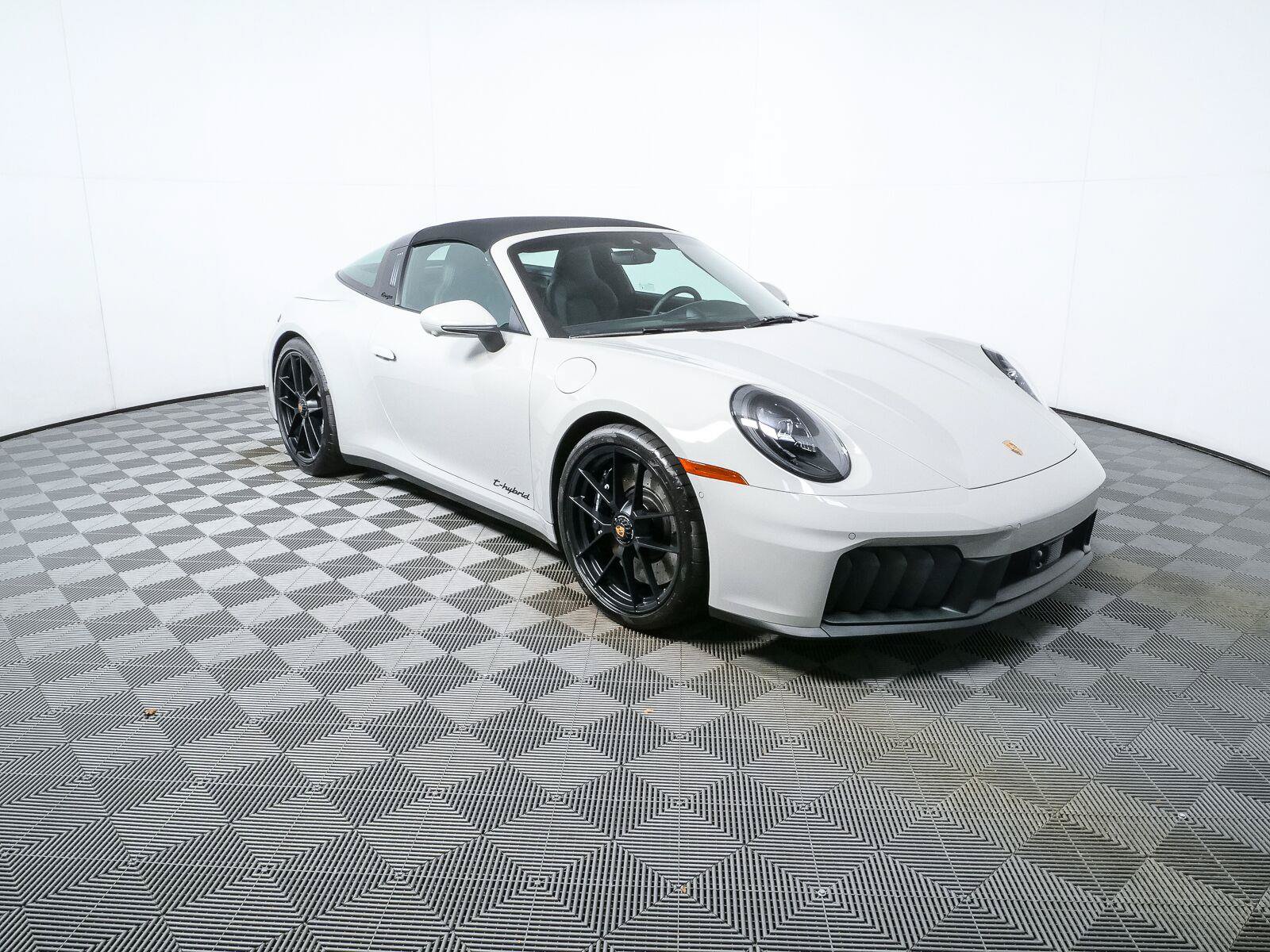 Certified 2026 Porsche 911 Targa 4 GTS AWD/4WD image 26