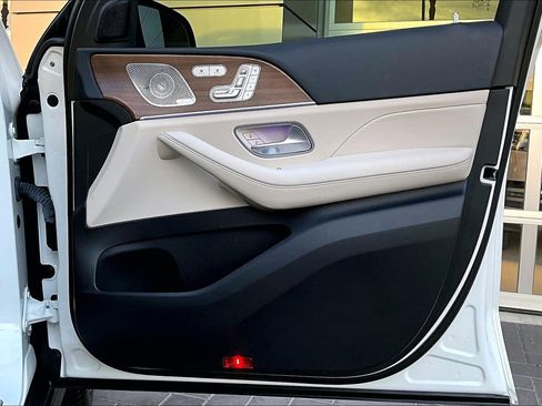 Used 2023 Mercedes-Benz GLS 450 4MATIC image 24