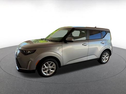 Used 2025 Kia Soul LX w/ LX Technology Package FWD image 8