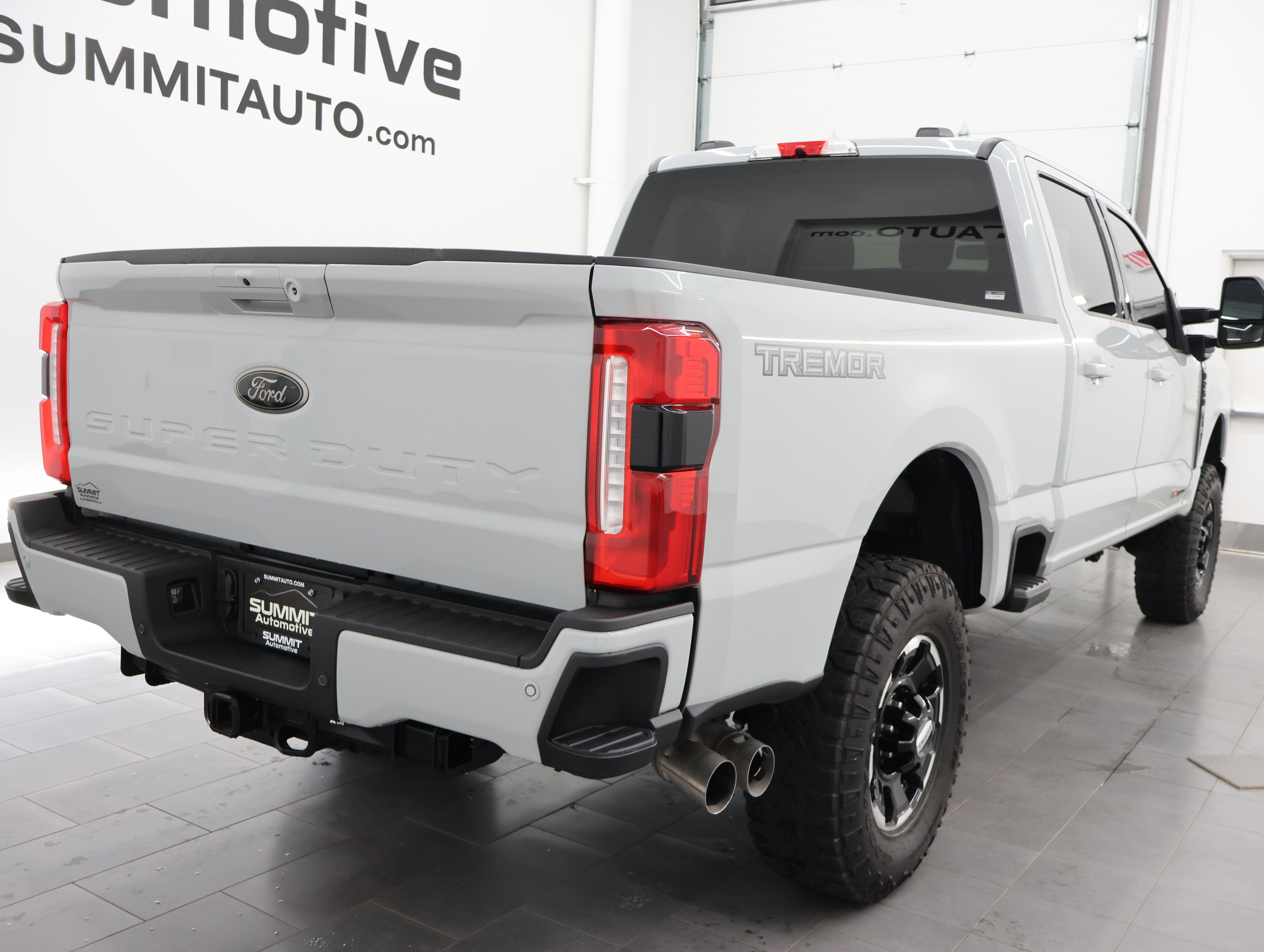 Used 2025 Ford F250 XLT w/ Black Appearance Package AWD/4WD image 4