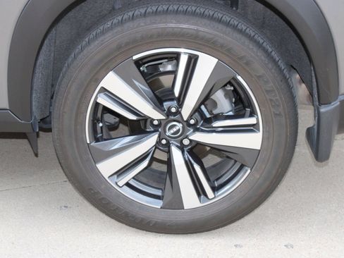 Used 2025 Nissan Rogue SL w/ SL Premium Package image 28