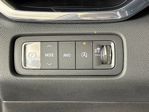 Certified 2025 GMC Acadia Denali w/ Super Cruise Package AWD/4WD image 28
