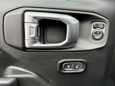 Used 2022 Jeep Gladiator Sport image 15