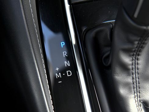 Used 2024 Toyota Corolla SE w/ SE Package image 29