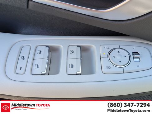 Used 2025 Hyundai Sonata SE FWD image 12