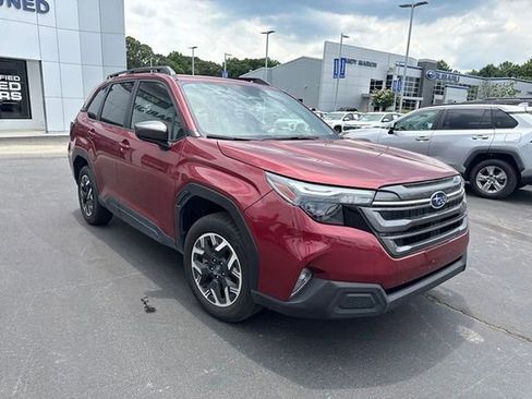 Used 2025 Subaru Forester Premium AWD/4WD image 3