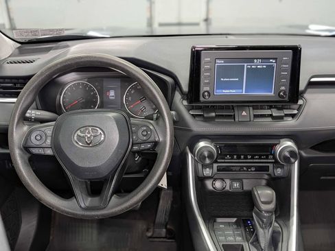 Used 2019 Toyota RAV4 LE image 5