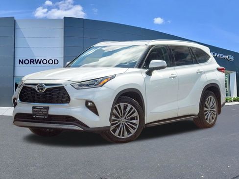 Used 2022 Toyota Highlander Platinum AWD/4WD image 1