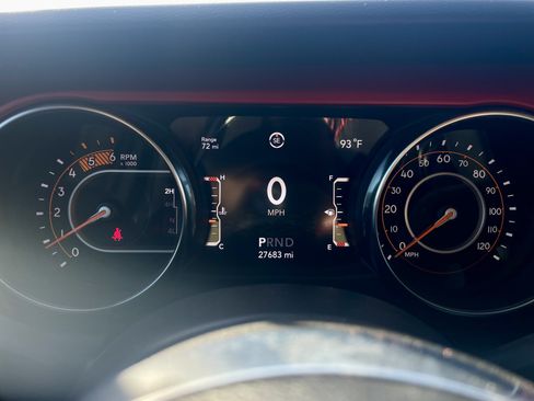 Used 2023 Jeep Wrangler Unlimited Rubicon AWD/4WD image 16