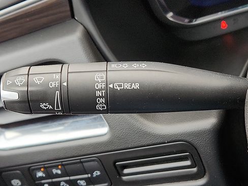 Used 2022 Chevrolet Tahoe Z71 w/ Luxury Package image 22