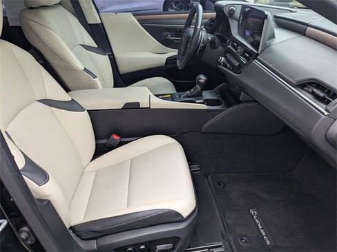 Used 2023 Lexus ES 300h w/ Premium Package image 27