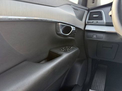 Used 2023 Volvo XC90 B5 Core AWD/4WD image 35